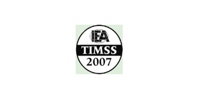 Rundes Symbol mit schwarz-weißen Schriftzug des Projektnamens IEA TIMSS 2007