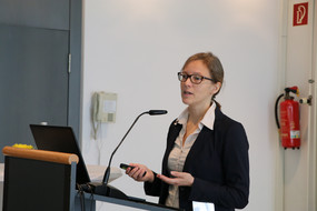 Foto von Prof. Dr. Nele McElvany bei der Eröffnungsrede zum 5. Dortmunder Symposium