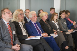 Foto von den Teilnehmenden des Bildungsdialogs mit Prof. Dr. Thomas Goll, Prof. Dr. Melle und Prof. Dr. Heinz Günter Holtappels 