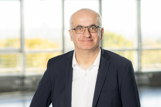 Porträtfoto von Manfred Bayer