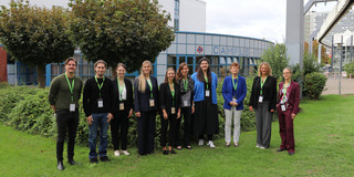 Gruppenbild mit allen Referentinnen und Referenten des 8. IFS-Bildungsdialogs