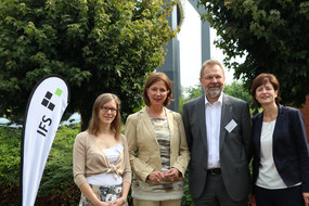 Gruppenfoto von Prof. Dr. Nele McElvany, Yvonne Gebauer, Prof. Dr. Thomas Goll und Prof. Dr. Gabriele Sadowski