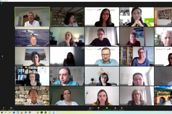 6. Symposium Gruppenkacheln Screenshot von zahlreichen Gruppenkacheln der Veranstaltungsteilnehmenden bei Zoom