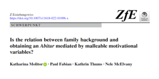 Schwarzer Schriftzug mit dem Titel der Publikation "Is the relation between family background and obtaining an Abitur mediated by malleable motivational variables?"