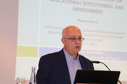 5. Symposium Kyriakides Foto von Dr. Leonidas Kyriakides bei seinem Vortrag