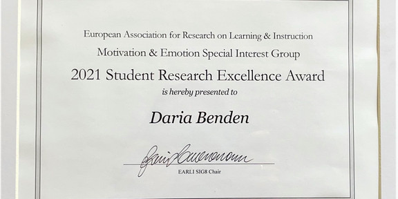 EARLI SIG8 Student Research Excellence Award Urkunde an Daria Benden über den Erhalt des 2021 Student Research Excellence Award