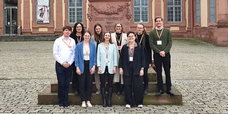 Gruppenfoto der IFS-Wissenschaftler*innen beim Besuch der GEBF