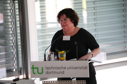 3. Symposium Gogolin Foto von Prof. Dr. Ingrid Gogolin am Pult