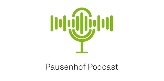 Podcast Pausenhof Grünes stilisiertes Mikrophon mit Tonwellen
