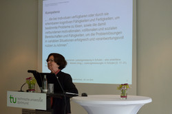 2. Symposium Kurzkommentar Foto von Prof. Dr. Kristina Reiss während des Kurzkommentars zum Vortrag