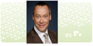 Porträt von Thomas Krüger, Präsident der bpb, vor einem hellgrünen IFS-Hintergrund