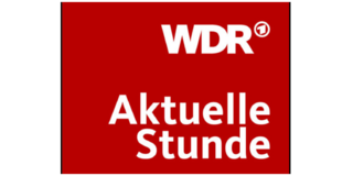 Roter Hintergrund mit weißen Schriftzug WDR Aktuelle Stunde