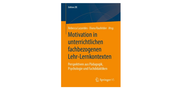 Dunkelblau-orangenes Publikationcover mit dunkelblauem Schriftzug "Motivation in unterrichtlichen fachbezogenen Lehr-Lernkontexten" und weißen Schriftzug "Perspektiven aus Pädagogik, Psychologie und Fachdidaktiken"