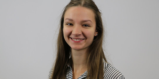 Leonie Dargiewicz Leonie Dargiewicz lächelt zur Kamera