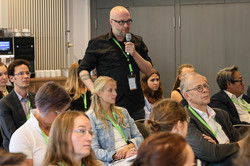 Foto der Podiumsdiskussion im Publikum