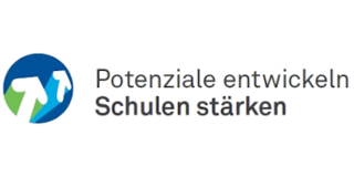 PeSs Blau-grünes Logo mit zwei weißen Pfeilen und schwarzer Schriftzug des Projektnamens Potenziale entwickeln Schulen stärken