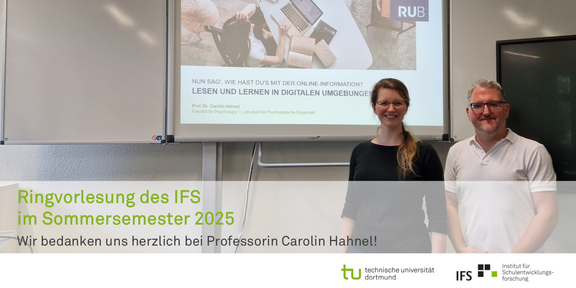 Ringvorlesung Hahnel Professorin Carolin Hahnel neben Dr. Alexander Naumann vor der Präsentationsfolie ihres Vortrages