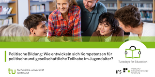 Schülerinnen und Schüler sprechen in einer Gruppe miteinander.
