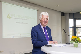 Foto von Prof. Dr. Heinz Günter Holtappels bei der Eröffnung der Veranstaltung