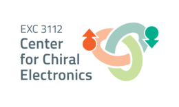 Drei verschlungene farbige Linien neben dem Schriftzug "Center for Chiral Electronics"