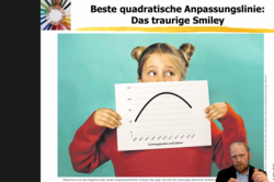 7. Dortmunder Symposium Plenumsvortrag Screenshot von Prof. Dr. Ludger Wößmann vor einer Präsentationsfolie mit einem Schulkind, das eine Statistik hochhält