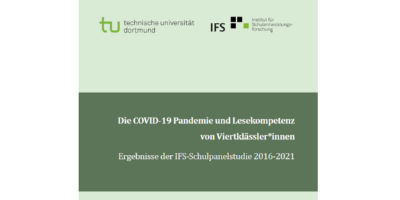 Hell- und dunkelgrüner Hintergrund mit weißen Schriftzug "Die COVID-19 Pandemie und Lesekompetenz von Viertklässler*innen: Ergebnisse der IFS-Schulpanelstudie 2016-2021"