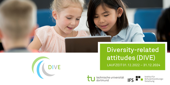 Erhebungsstart DIVE Bild mit zwei Grundschulkindern am Laptop
