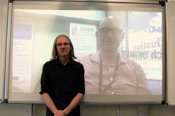 Sebastian Vogel neben der Zoomaufnahme von Gary Pollock