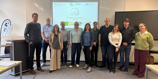 IGLU 2026 Wissenschaftler*innen des IGLU Konsortiumtreffens lächeln in einem Gruppenfoto gemeinsam zur Kamera