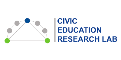 Projektlogo mit einem Bogen, worauf sich Punkte befinden und dem blauen Schriftzug Civic Education Research Lab