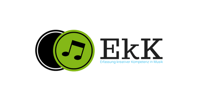 Schwarz-grüne Kreise mit einer Musiknote und schwarzen Schriftzug EkK, sowie hellblauen Schriftzug darunter des Projektnamens Erfassung kreativer Kompetenz in Musik