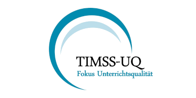 Türkise, kreisförmige Linien und schwarz-türkiser Schriftzug des Projektnamens TIMSS-UQ Fokus Unterrichtsqualität